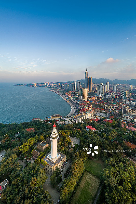 烟台山下海滨广场航拍图片素材