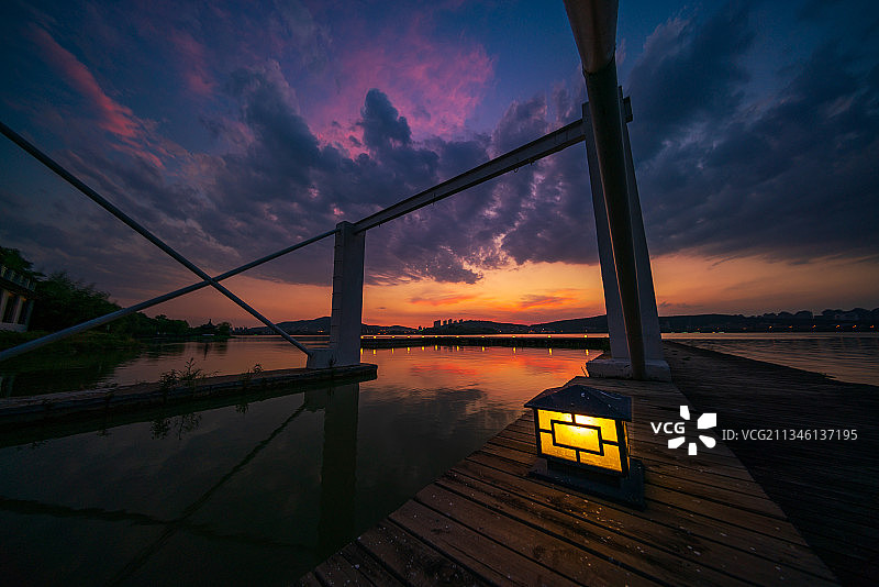 祥静的黄昏+江苏省徐州市泉山区云龙湖风景区图片素材