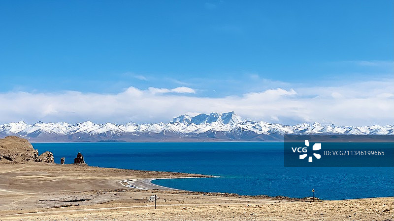 纳木错湖与念青唐古拉山图片素材