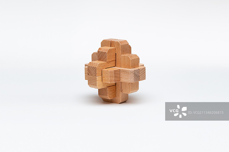 中国传统益智木玩具鲁班锁孔明锁图片素材