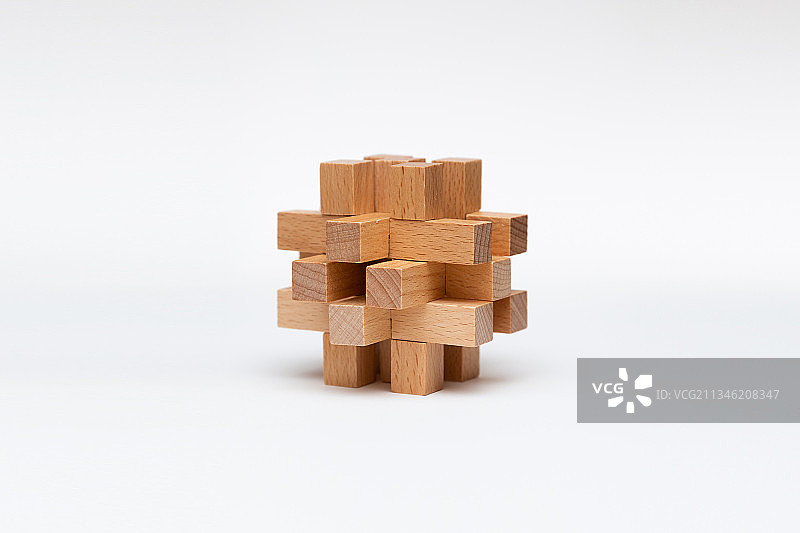 中国传统益智木玩具鲁班锁孔明锁图片素材