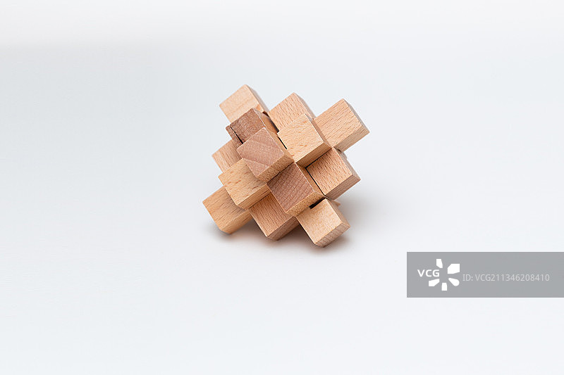 中国传统益智木玩具鲁班锁孔明锁图片素材