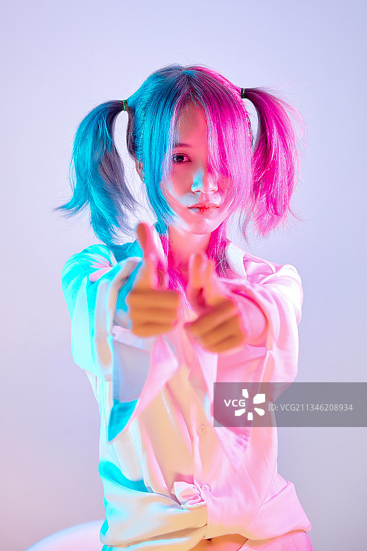 赛博朋克风格的亚洲二次元少女图片素材