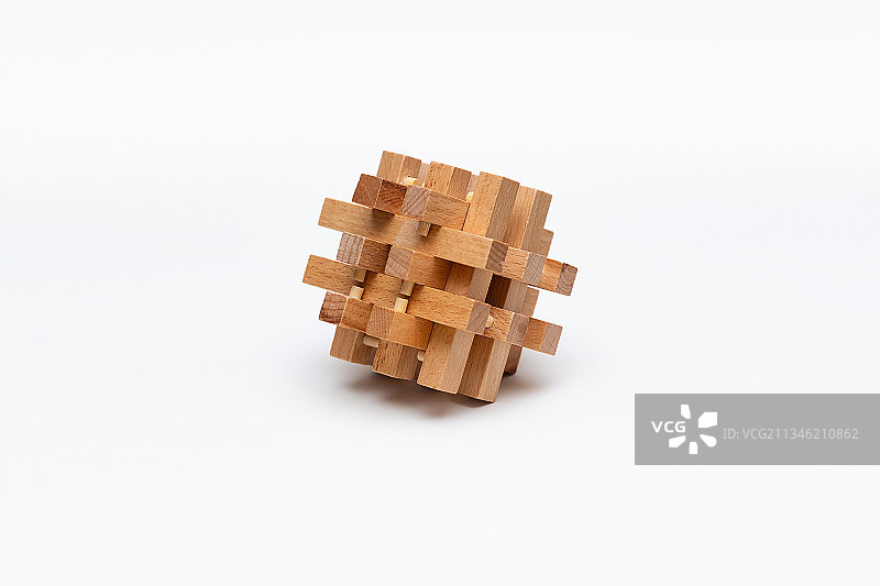 中国传统益智木玩具鲁班锁孔明锁图片素材