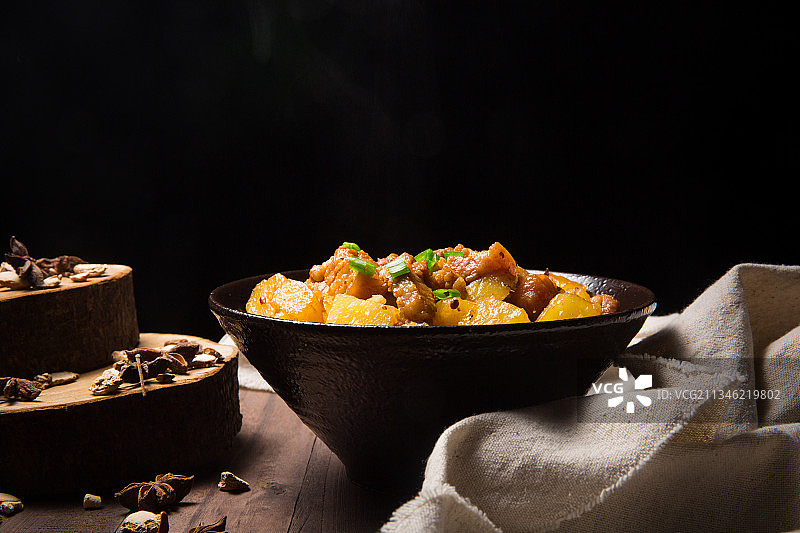 土豆红烧肉图片素材