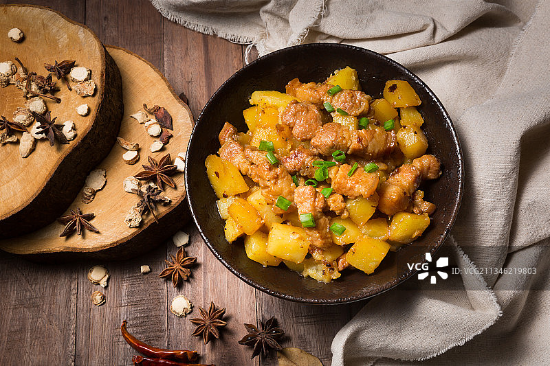土豆红烧肉图片素材