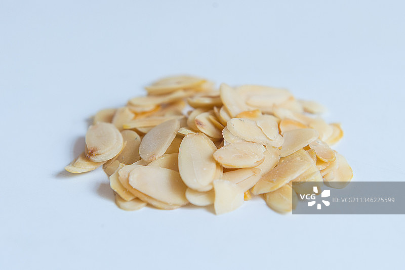 白底杏仁片图片素材