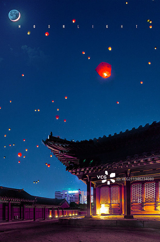 传统建筑与空中漂浮的纸灯笼图片素材