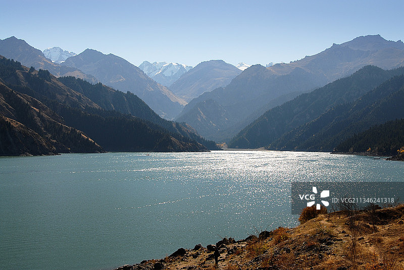 新疆昌吉回族自治州阜康市，天山，天池，秋天，早晨，世界遗产图片素材