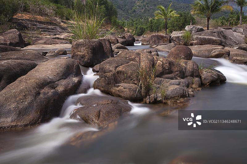 越南庆和芽庄耶尔辛国家公园瀑布图片素材