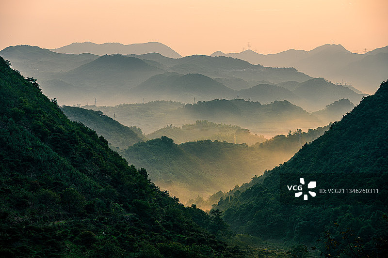 宁波，四明山，日出，晨雾，金色，红色，山脉，旅游，层次，村落图片素材