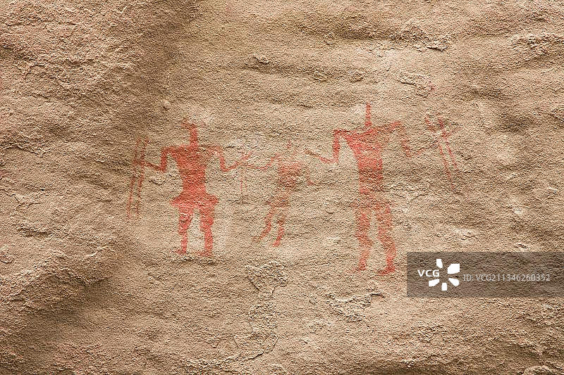 非洲利比亚撒哈拉阿卡库斯山脉塔德拉特山谷的史前岩石绘画图片素材