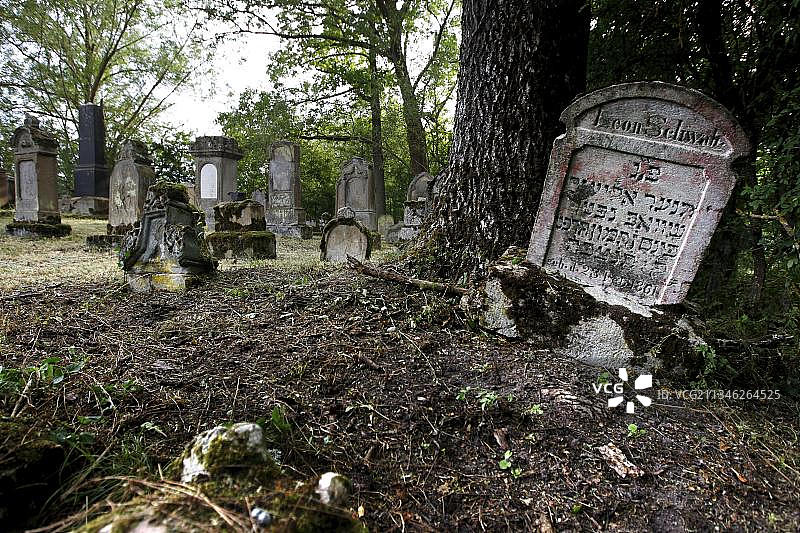 德国图林根格拉布费尔德犹太公墓的墓碑图片素材