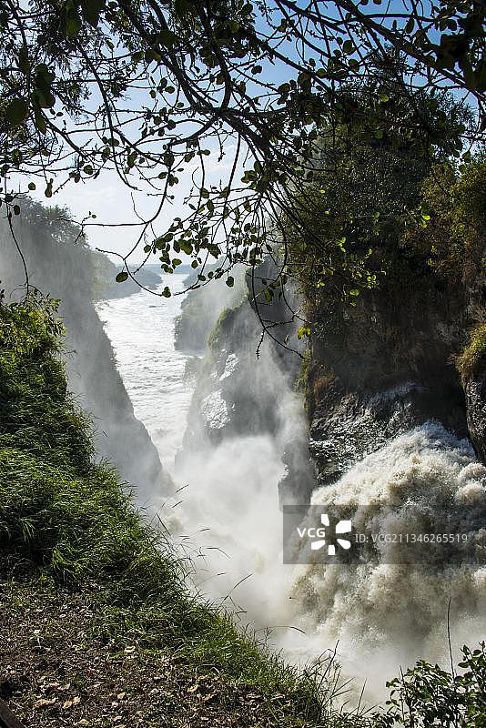 乌干达默奇森瀑布国家公园的尼罗河上的默奇森瀑布，又名卡巴雷加瀑布图片素材