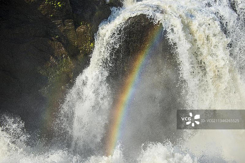 乌干达默奇森瀑布国家公园尼罗河上的彩虹图片素材