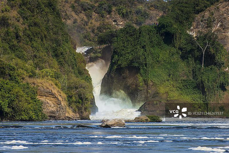乌干达默奇森瀑布国家公园的尼罗河上的默奇森瀑布，又名卡巴雷加瀑布图片素材
