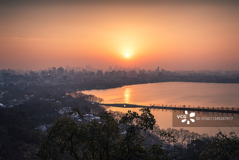 杭州西湖宝石山日出风光图片素材