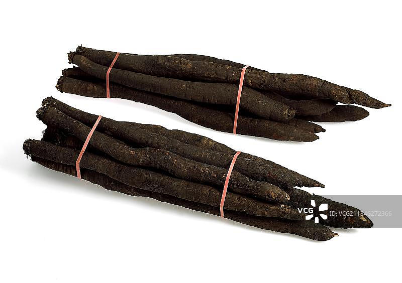 白色背景下的新鲜婆罗门参图片素材