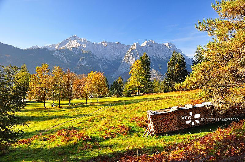 楚格峰群山，韦尔登费尔斯，巴伐利亚，加米施-帕滕基兴，德国，欧洲图片素材