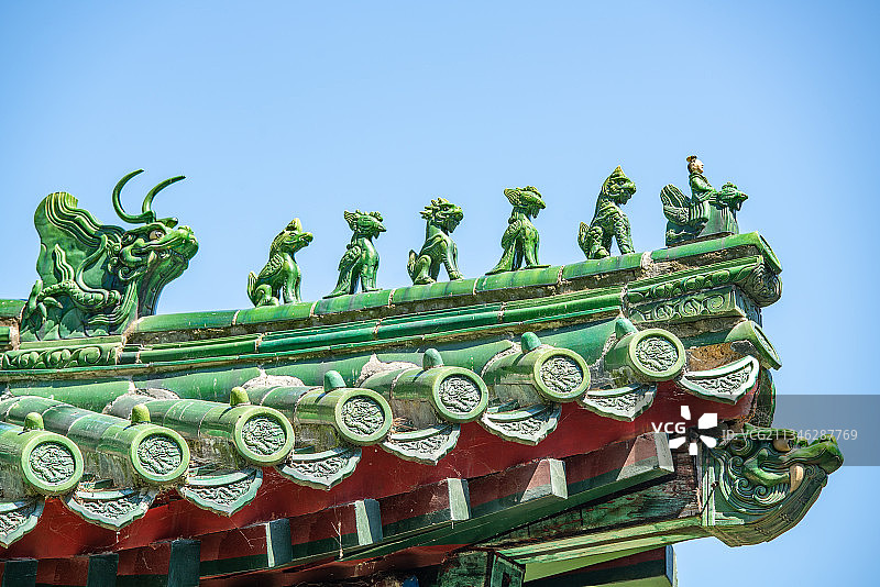 绿色琉璃瓦古建筑飞檐特写图片素材