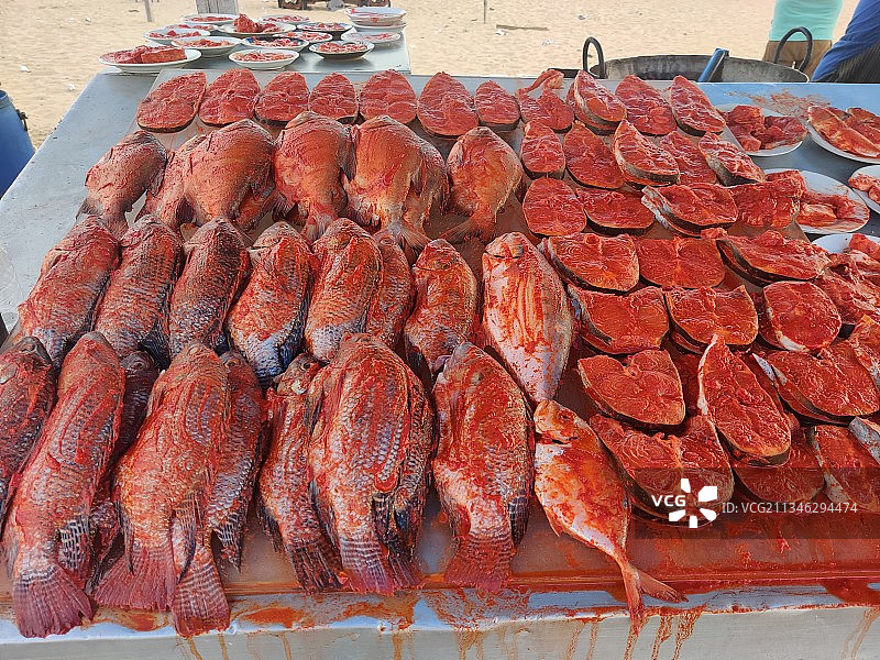 印度海滩出售的香炸麻辣鲜鱼图片素材