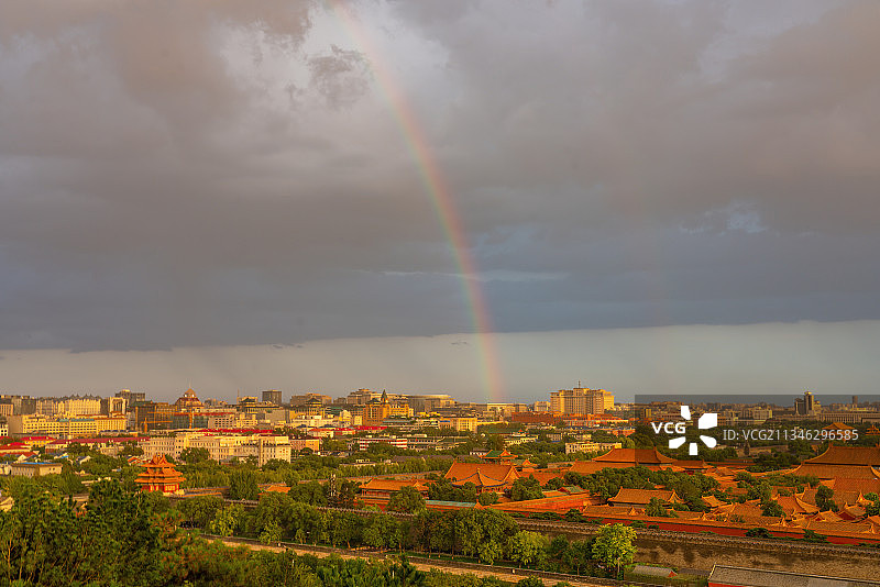 俯瞰故宫紫禁城上空彩虹横跨图片素材