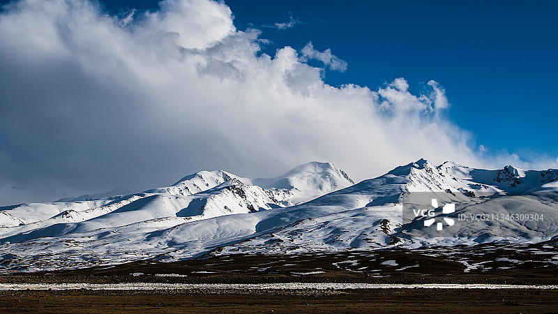 新疆喀什塔什库尔干帕米尔高原雪山风光图片素材