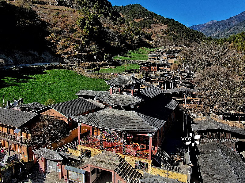 云南怒江山间村落秋那桶图片素材
