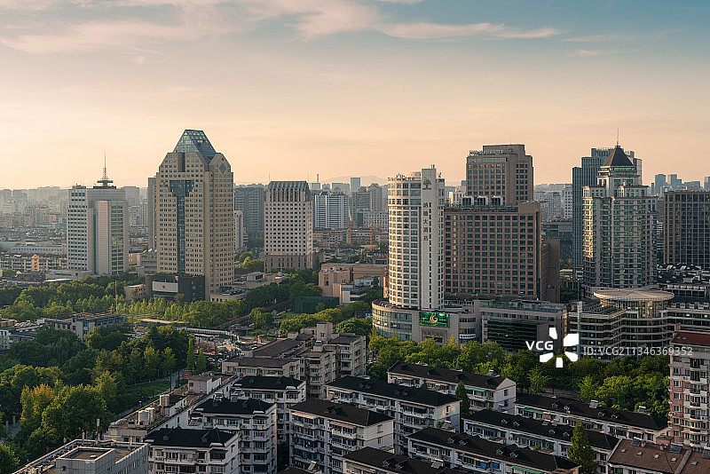 杭州市中心老城区武林门的交通和全景图片素材
