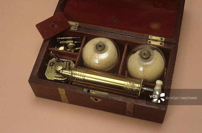 19世纪的拔罐套装图片素材