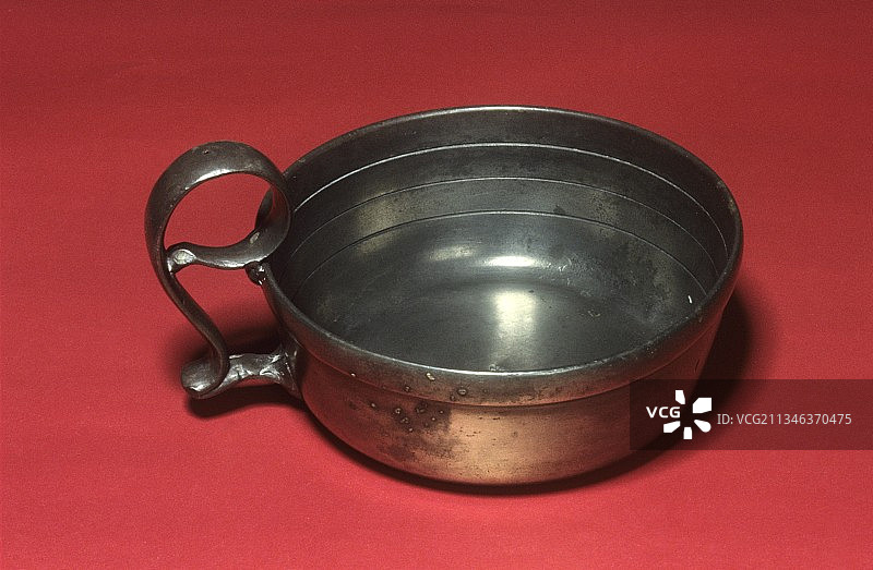 19世纪锡镴放血碗图片素材