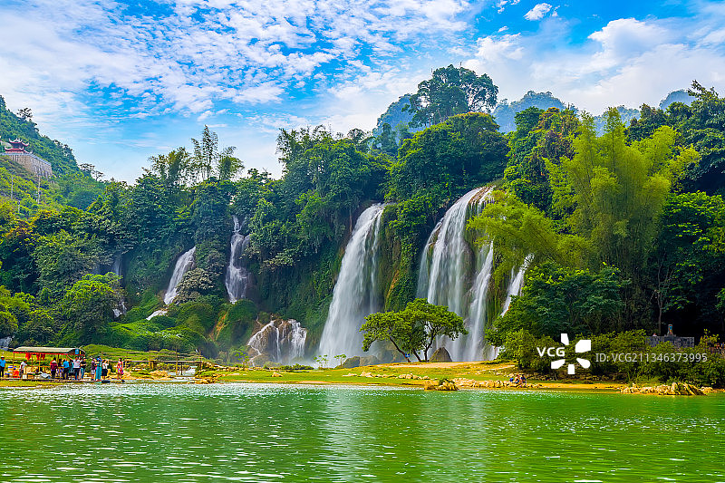 隔天跨境大瀑布图片素材