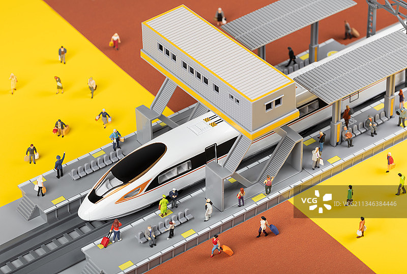 微缩创意火车站动车高铁旅客群春运假期图片素材