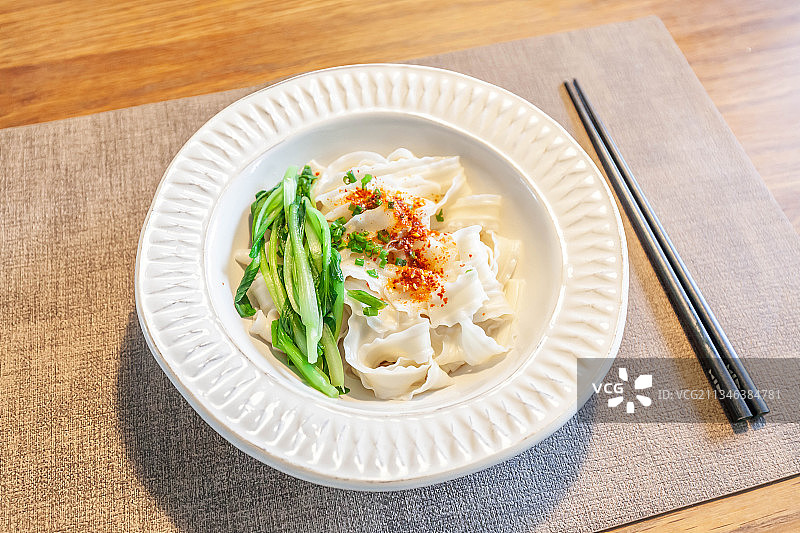 兰州特色小吃油泼扯面图片素材