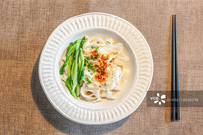 兰州特色小吃油泼扯面图片素材