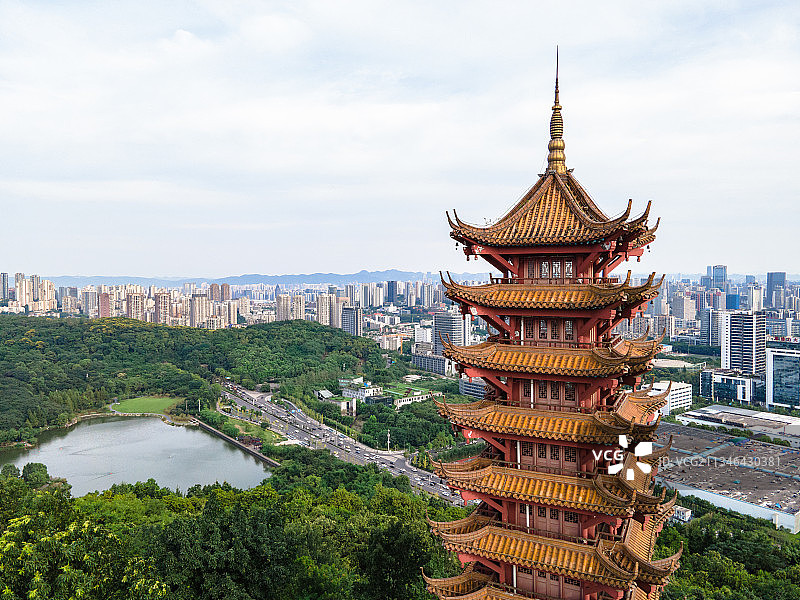 重庆照母山森林公园揽星塔图片素材