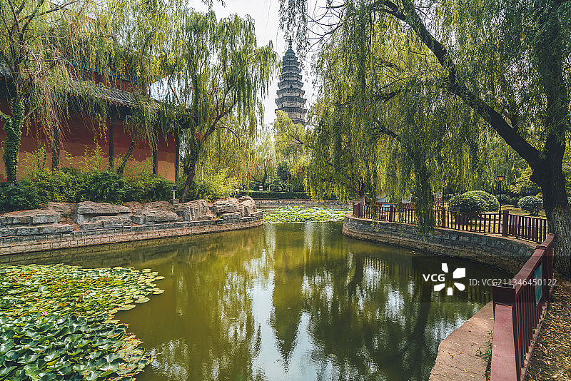 万佛塔倒影+安徽省亳州市蒙城县万佛塔公园图片素材