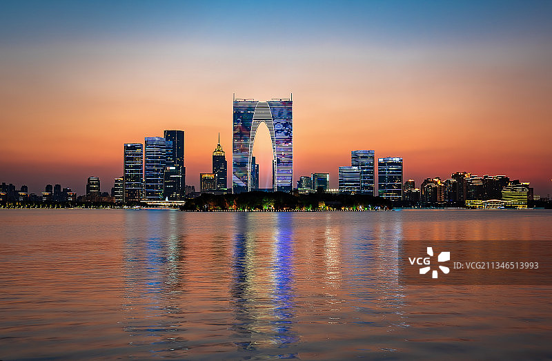 东方之门夜景图片素材