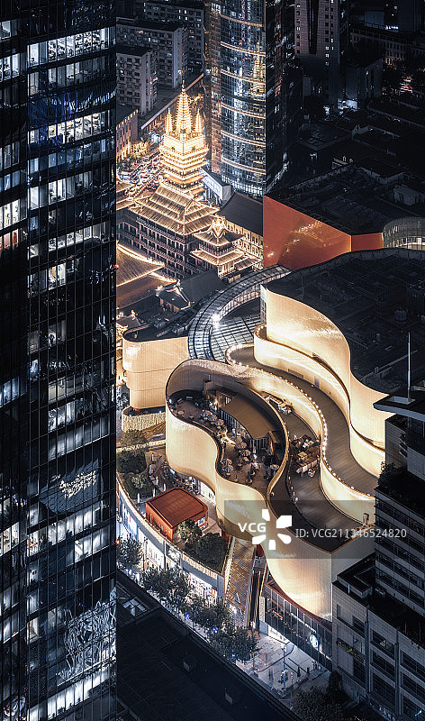 闹市中的静安寺 Jing'an Temple图片素材