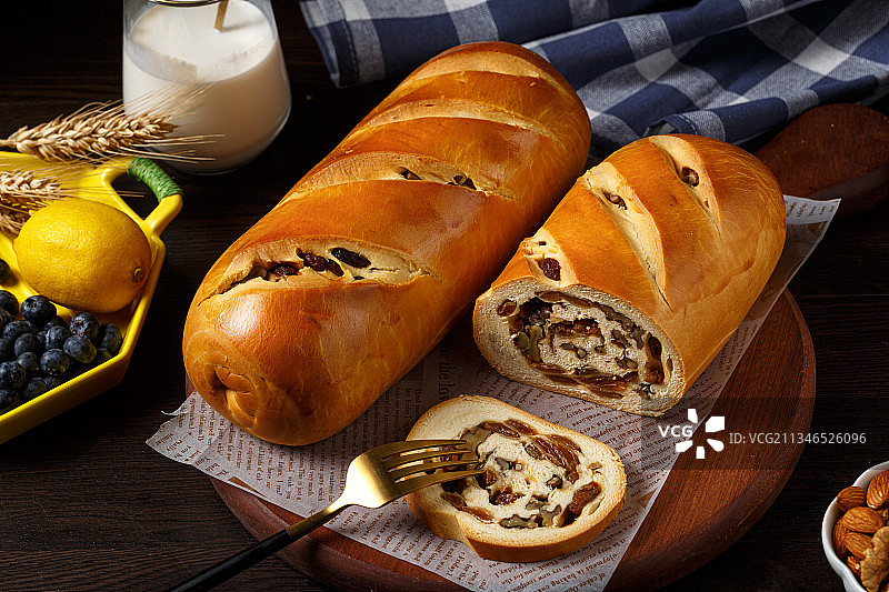 餐桌上的美食俄罗斯列巴图片素材