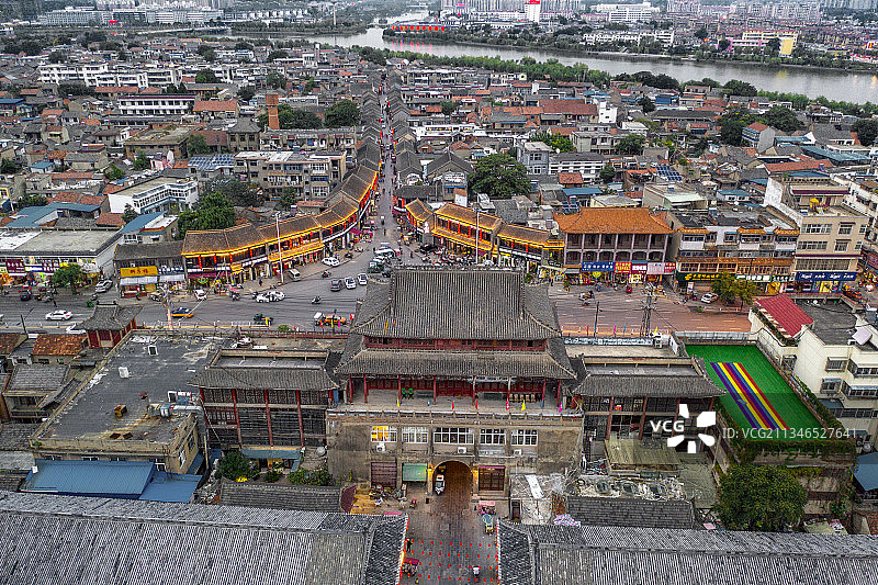 俯瞰和平路城门楼+安徽省亳州市谯城区和平路城门楼图片素材