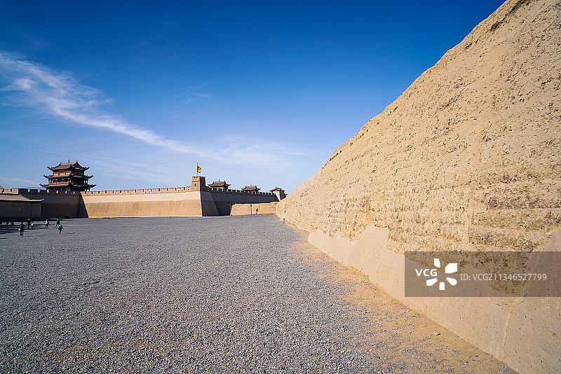 中国甘肃省雄伟的嘉峪关长城的城楼图片素材