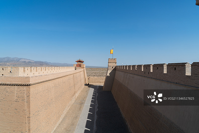 中国甘肃省雄伟的嘉峪关长城的城楼图片素材
