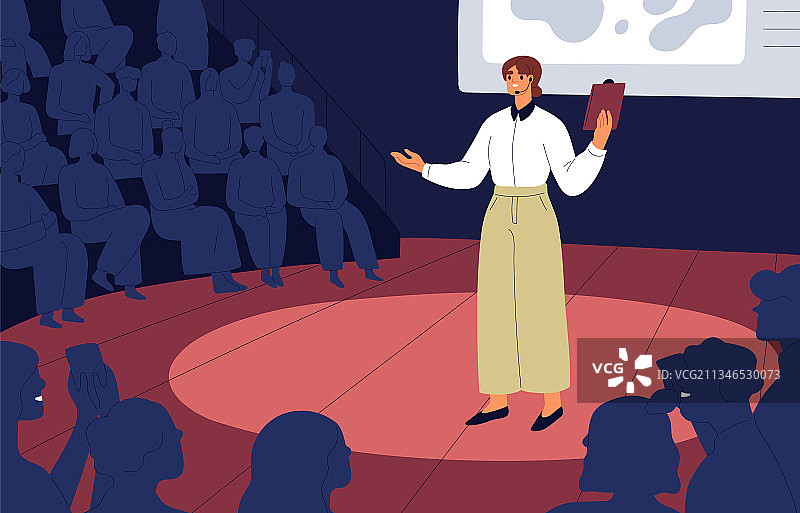 自信的演讲者站在麦克风前图片素材