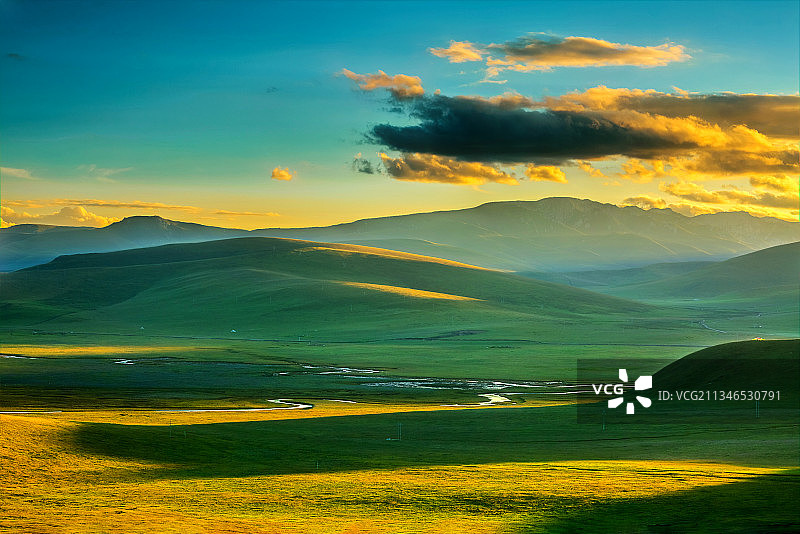 暮色草原图片素材