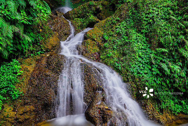 广西德天瀑布溪水图片素材
