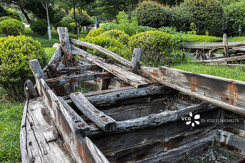 腐烂的木船特写图片素材