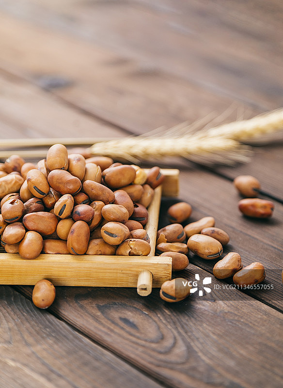 天津传统特色小吃零食崩豆图片素材