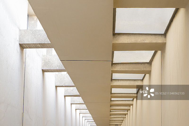 贵阳市观山湖区美的林城时代中空楼梯间图片素材