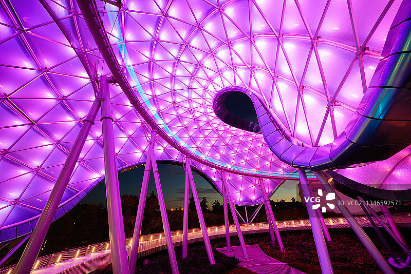 创极速光轮的美丽夜景图片素材